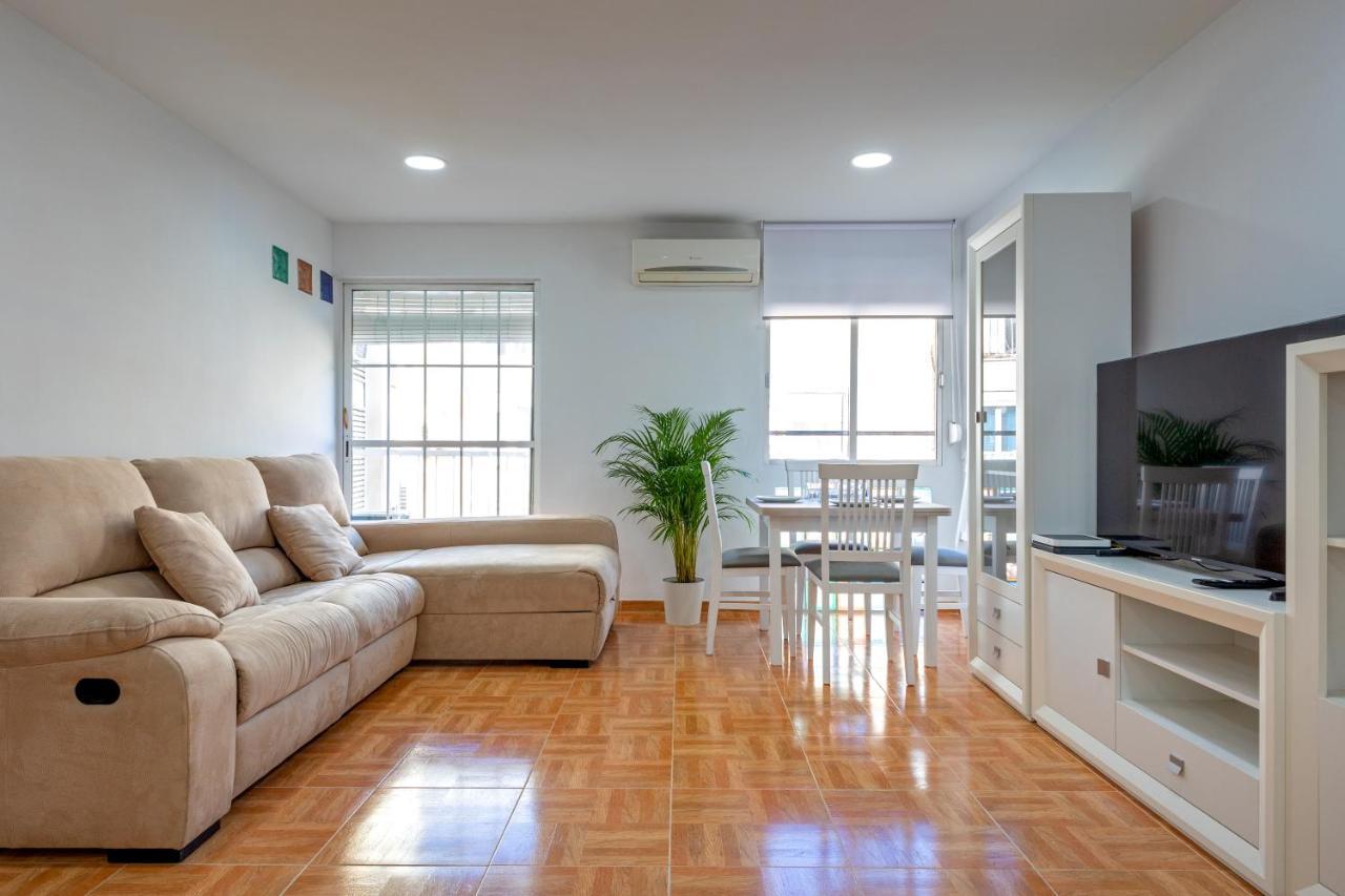 Charming 2 Bedroom Apartment At Triana Center By Oui Sevilla Kültér fotó
