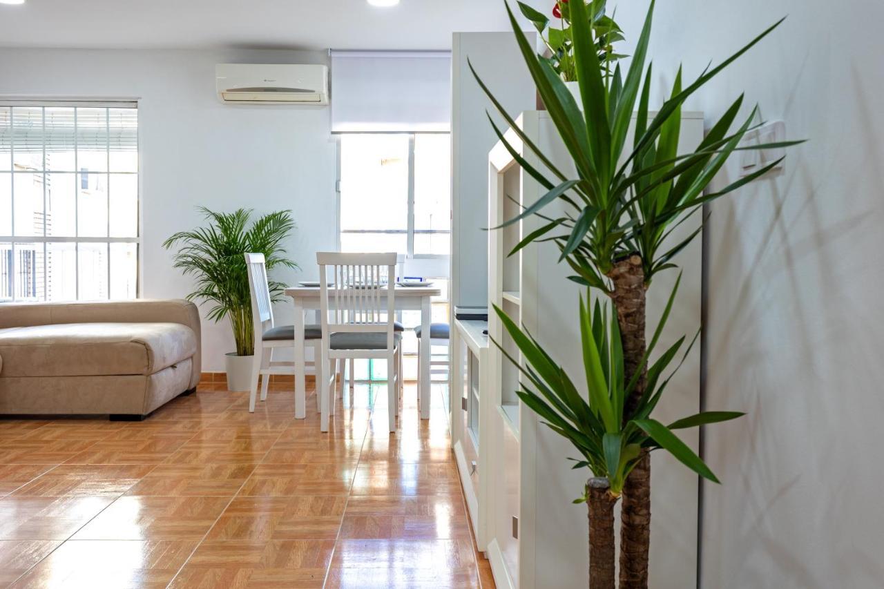 Charming 2 Bedroom Apartment At Triana Center By Oui Sevilla Kültér fotó