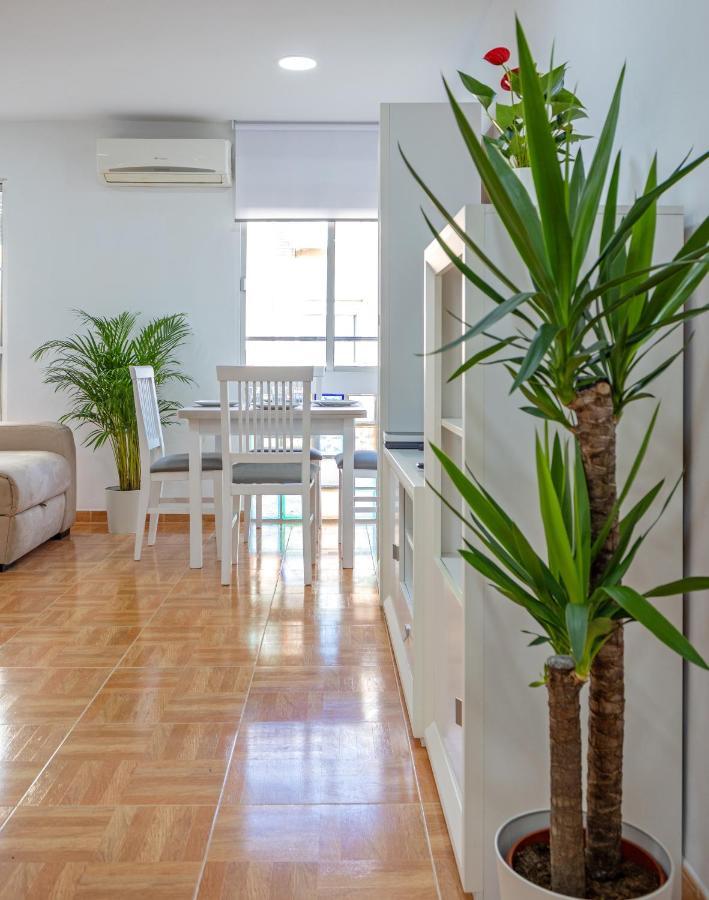 Charming 2 Bedroom Apartment At Triana Center By Oui Sevilla Kültér fotó