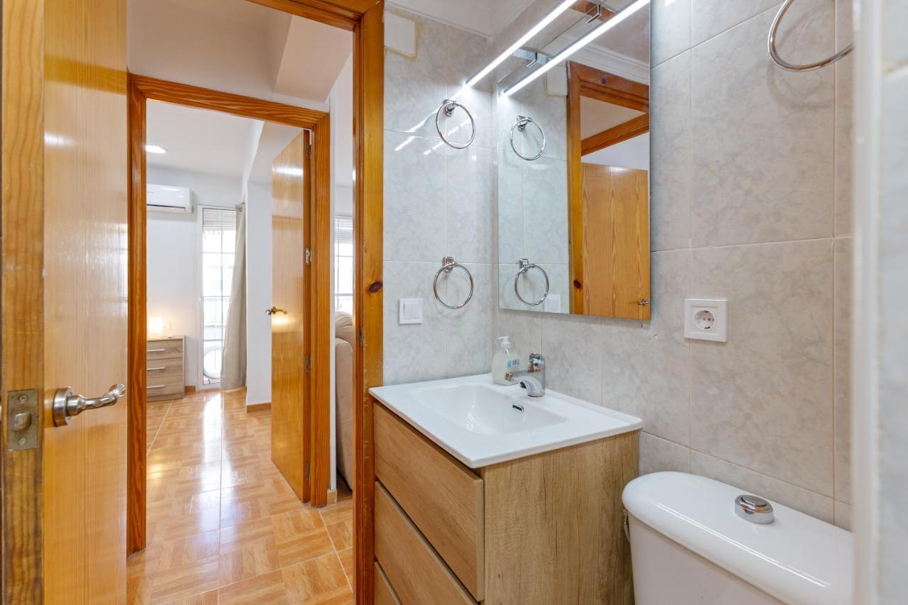 Charming 2 Bedroom Apartment At Triana Center By Oui Sevilla Kültér fotó